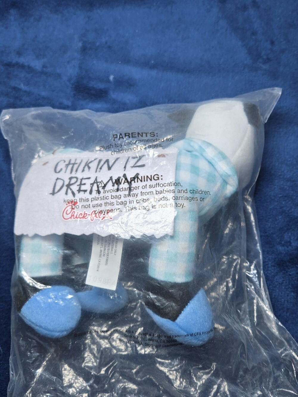2018 Chick-fil-A Chikin Iz Dreamy Cow Plush Blue & White Pajamas Eye Mask New - Picture 2 of 2